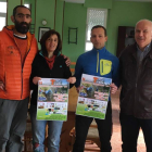 Los organizadores con los carteles de la prueba. DL