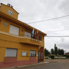 En el área de Valencia de Don Juan, como cabecera de comarca, los vecinos de Cimanes, Bariones y Lodermanos custodian sus tradiciones y formas de vida. Entre su patrimonio destaca la ermita de la Virgen de la Vega, que data del siglo XI. En ella se celebr