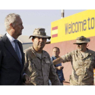 Pedro Morenés, a su llegada al aeropuerto de Herat, este miércoles.