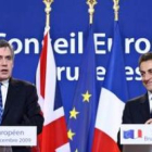 Sarkozy y Brown responden a los periodistas en la rueda de prensa celebrada durante la segunda jorna