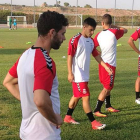 Los jugadores de la Cultural entrenaron en la localidad murciana de Totana antes de acometer hoy frente al Lorca el primer encuentro de Liga de Segunda División. DL