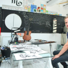Miguel Guerrero, desarrollador de juegos para Apple Store, en su estudio de Ponferrada.