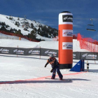 Astrid Fina cruza la meta en segunda posición en la Copa del Mundo de snowboard paralímpico disputada en La Molina.