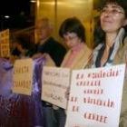 La plaza de Lazúrtegui acogió una vez más la concentración silenciosa contra la violencia de género