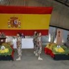 Instante de la despedida castrense de los dos militares en la base española de Herat, en Afganistán