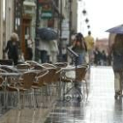 Imagen de la calle Ancha, pasada por agua, debido a las fuertes lluvias registradas ayer