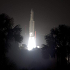 Imagen del despegue de un cohete del tipo Ariane 5.