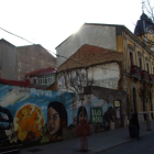 La parcela, que da a la calle Manuel Diz, se acondicionará primero como zona ajardinada.