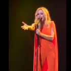 Marta Sánchez canta el himno de España con una letra creada por ella.