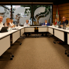 BILBAO, 24/07/2023.-El presidente del PNV Andoni Ortuzar, (3d) junto al lehendakari Iñigo Urkullu, (2i) Aitor Esteban (i) y Mireia Zárate (3i) entre otros, durante la reunión del EBB mantenida este lunes para analizar los resultados electorales. EFE/Luis Tejido