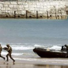 Miembros de la Marina, en un simulacro de rescate.
