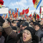 Manifestastes en la concentración contra el presidente moldavo y a favor de la celebración de nuevas elecciones.