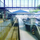 Vista parcial de andenes y vías en el interior de Príncipe Pío, otra vez estación de referencia para los trenes de León a Madrid. DL