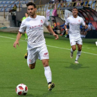 Jorge Ortiz, extremo de la Cultural, conduce el balón durante el encuentro de Copa del Rey frente al Fuenlabrada. TWITTER CULTURAL