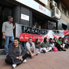 Concentación de desempleados ante el Ecyl en Ponferrada.