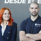 Los astronautas Sara García y Pablo Álvarez, durante la intervención de la ministra de Ciencia e Innovación en funciones, Diana Morant, en la presentación de la Semana del Espacio en el Palacio de Congresos. JOSÉ MANUEL VIDAL