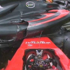 El Ferrari de Raikkonen ha embestido al McLaren de Alonso