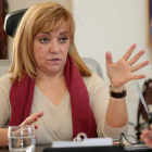 Isabel Carrasco en un momento de la entrevista en su despacho del Palacio de los Guzmanes, sede de la Diputación de León.