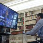 Pedro Sánchez ayer, en la videoconferencia con Bruselas por el reparto de fondos. J.M. CUADRADO