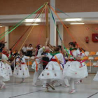 Uno de los grupos que actuó en el festival folclórico que organizó la peña El Porrón.