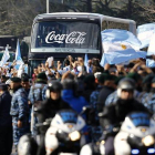 Miles de argentinos reciben a la selección en Buenos Aires.