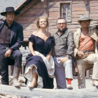 Henry Fonda, Claudia Cardinale, Sergio Leone, Charles Bronson y Jason Robards, durante el rodaje de Hasta que llegó su hora