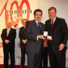El presidente del Diario, José Luis Ulibarri, recibe el galardón de Silván