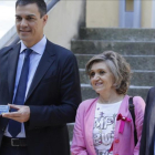 María Luisa Carcedo, junto con Pedro Sánchez, en una imagen de archivo.
