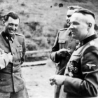 Richard Baer (último comandante de Auschwitz), Josef Mengele (el Ángel de la muerte) y Rudolf Höss (anterior director del campo), de izquierda a derecha, en julio de 1944.