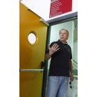Dionisio Elías ayer, en la puerta del club.