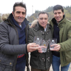 Javier Pascual junto a Coque Uría y Chechu Rubiera. NOVAL