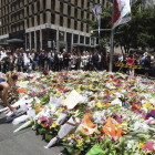 Miles de flores en homenaje a las víctimas del secuestro del lunes en Sídney.