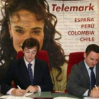 Firma del acuerdo de Baloncesto León y Telemark.