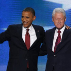 Barack Obama, junto a Bill Clinton en la convención celebrada en Carolina del Norte.