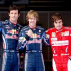 Vettel, en el centro, Webber y Alonso, de Ferrari, los tres mejores tiempos en los entrenos.