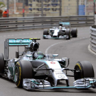 Rosberg seguido de cerca por el británico Hamilton.