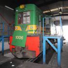 La máquina Alco 1006, ayer en la nave sin portón de Cubillos del Sil donde permanece estacionada desde hace tres años. L. DE LA MATA