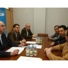 Los parlamentarios del PP de León, Orense y Lugo, junto con representantes de diputaciones, ayer en