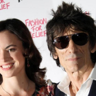 Ronnie Wood con su mujer, Sally Humphries.