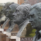 Imagen de algunos de los bustos que integran el conjunto creado por Amancio González.