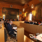 La corporación provincial celebró ayer el primer pleno del nuevo mandato, donde fijó organigrama, retribuciones y puestos