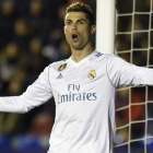 Cristiano Ronaldo se queja durante el encuentro ante el Levante del pasado sábado.