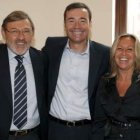 Jaime Lissavetzky, Tomás Gómez y Trinidad Jiménez, ayer en la sede del PSM.