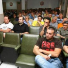 Trabajadores de las empresas de Martínez Núñez, ayer en la sede de la UGT.