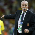 Vicente del Bosque da instrucciones a sus jugadores durante la final de la Copa Confederaciones.