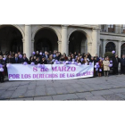 Lectura de un manifiesto en el Ayuntamiento de León con motivo del Día Internacional de la Mujer