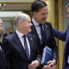 Mario Draghi, el canciller Olaf Scholz, el primer ministro holandés Mark Rutte y Pedro Sánchez ayer, en Bruselas. OLIVIER HOSLET