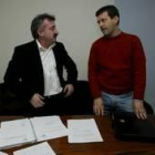 Los representantes de UGT y CC.OO., ayer en Ponferrada