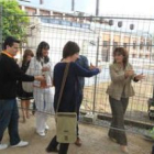 Trabajadores de la Ciuden, con Esther Merayo (segunda derecha) retiraban ayer la valla que perimetra