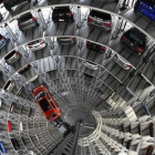 Vehículos Volkswagen en el centro de almacenamiento en Wolfsburg.